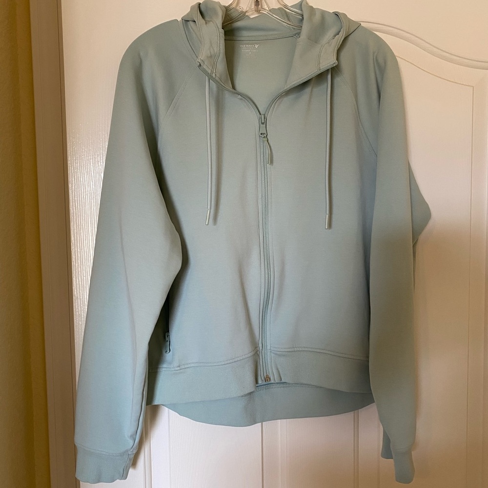 Old Navy Women’s Active Dynamic Fleece Zip up Jacket with Hoodie Medium M